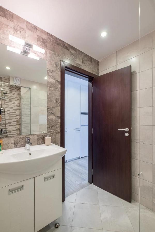 Quiet & Airy Modern Apt. Top Centre Free Parking Sofia Bagian luar foto